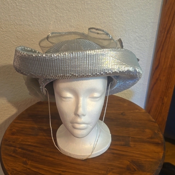 Vintage Silver Tulle DERBY/ Church HAT W/ Strap Stunning! main image 4